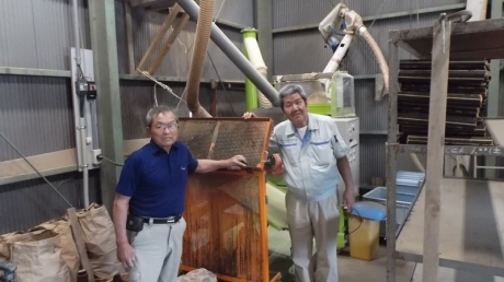 右　　浅尾氏
　　　　　　　　　　　　　　　　　　　　　　　　　　　左　　わが社の社長　　