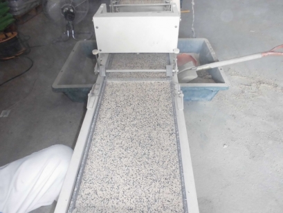 黒い粒々がやきすくも｛燻炭｝です