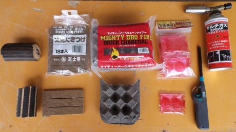 着火剤各種とライター、バーナー