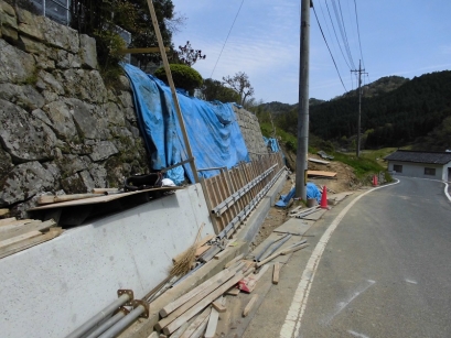 型枠組み立て中